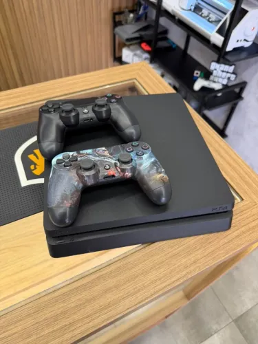 Ps4 slim 1tb desbloqueado 13.52 (Anápolis)