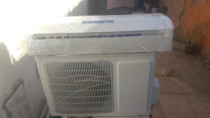 Vendo ar condicionado Gree 13.000 btus convencional 220vts entrego instalado com garantia 