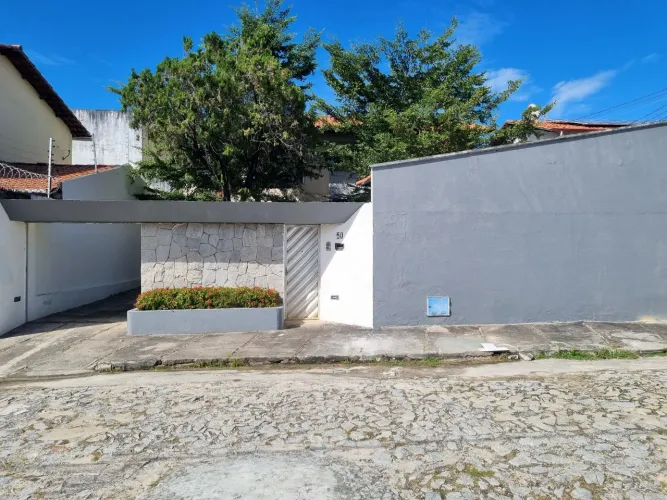 Casa Duplex em Condomínio Fechado | 3 Suítes altos | 240m²