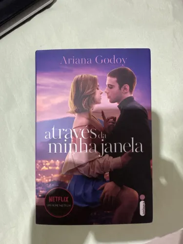 Livro - através da minha janela - Ariana Godoy