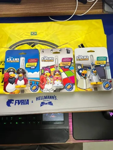 pendrive club penguin original - coleção completa gary - cadence - rockhopper - lacrados
