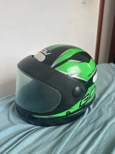 Capacete show preto/verde tamanho 58