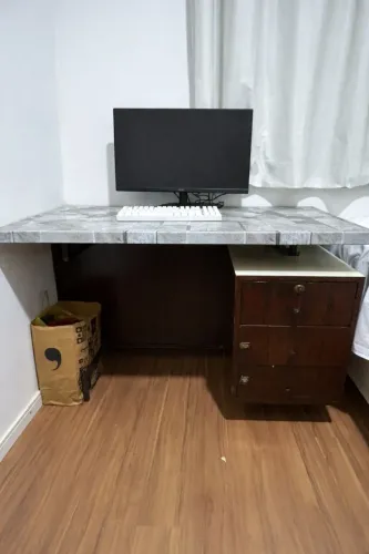 Mesa de escritório madeira pura com 3 gavetas