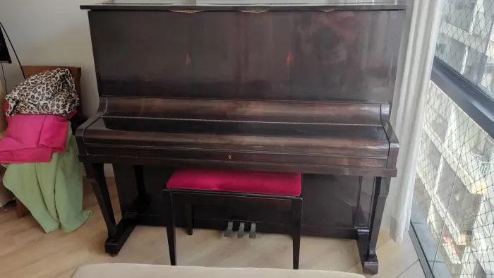 Piano Acústico Schneider (Fabricação Essenfelder) - C/ transporte.