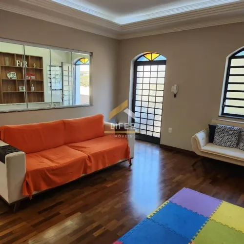 CASA PARA VENDA E LOCAÇÃO NO JARDIM GUARANI
