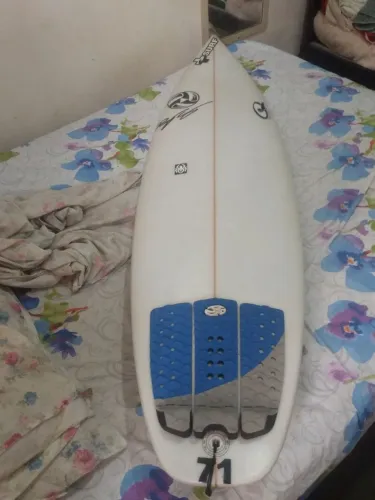 Vende-se prancha de surf semi Nova