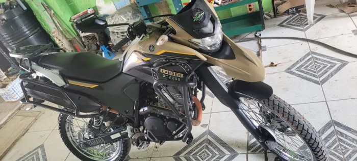 Vende se Lander 250 único dono.
