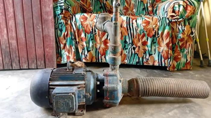 Motor trifásico 12 CV,a com bomba acoplada.