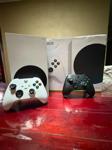 VENDO XBOX SERIES S COM 2 CONTROLES