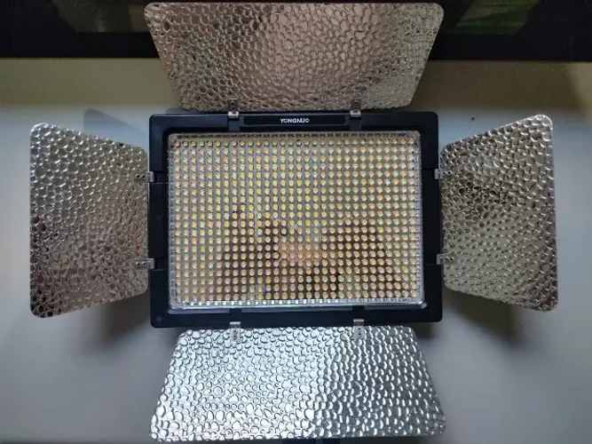 Painel de luz led Yongnuo YN600L II cor branca-quente e branca-frio