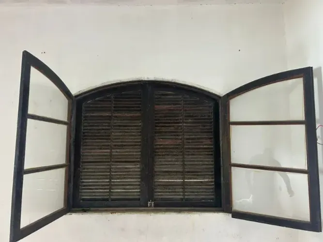 JANELA VENEZIANA EM ARCO 1,40X1,40