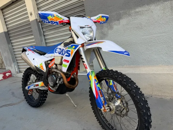 KTM SIX DAY 350 rainha