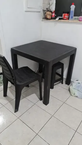 Mesa e duas cadeiras