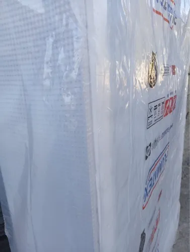 Base para cama casal 1,38 padrão nova sem uso em ótimo estado com os pés 