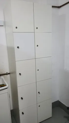 Armário em madeira