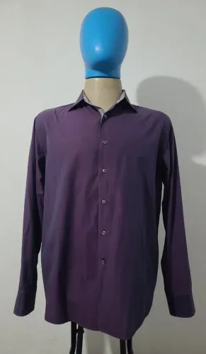 Camisa social Vinho tamanho 4, bonita, original, elegante, bem confortável. 