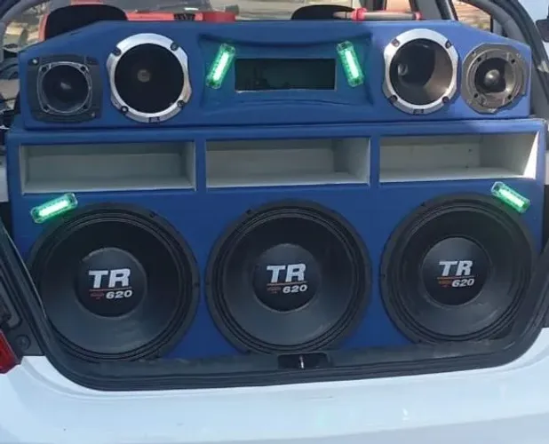 Vendo som automotivo completo..