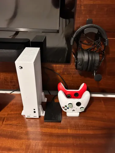 XBOX Séries S 500gb + Controle + Fone + Carregadores e bateria recarregavel.