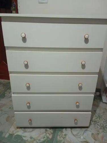 Cômoda com 5 gavetas branca perfeito estado