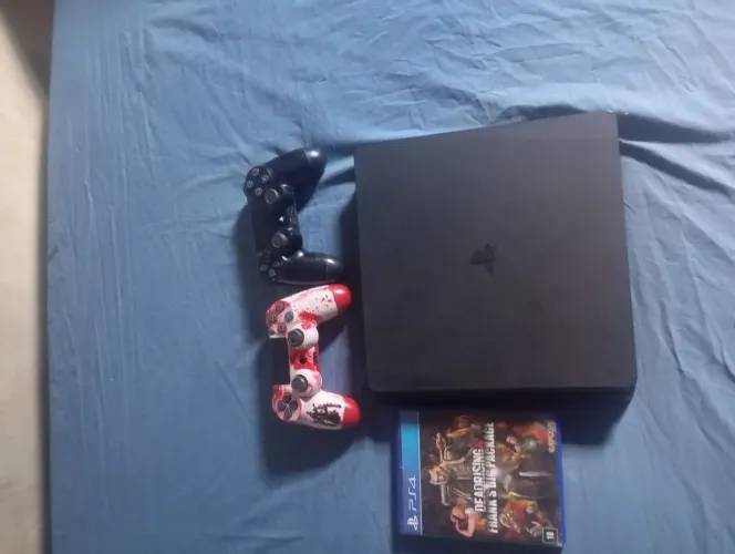 PS4 1TB MAIS 2 CONTROLES + 1 JOGO