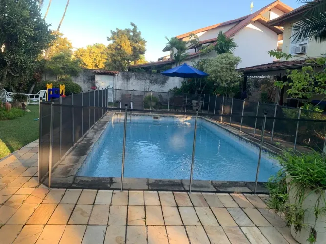 Cerca de piscina