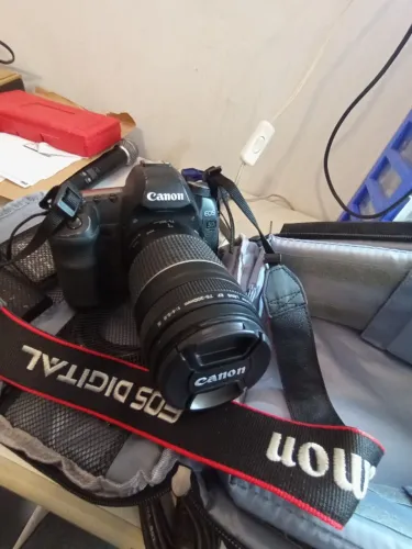 Camera profissional Canon 5D Mark II com lente 75-300