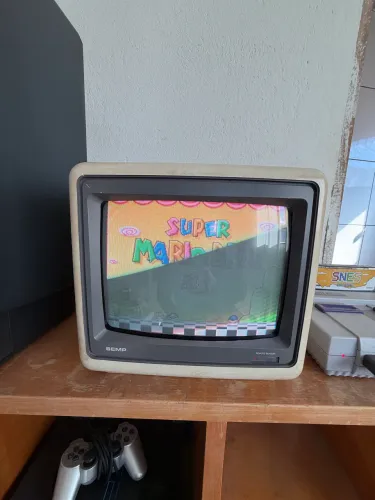 Tv semp 10 polegadas adora no mundo gamer retro