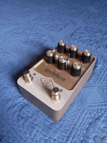 Pedal de guitarra GOLDEN REVERBERATOR - Universal Audio
