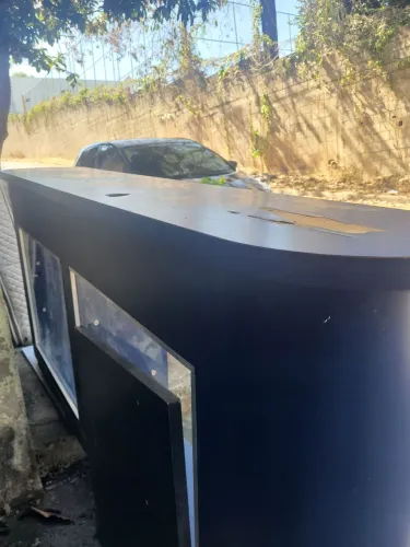 Balcão com tomada interna
