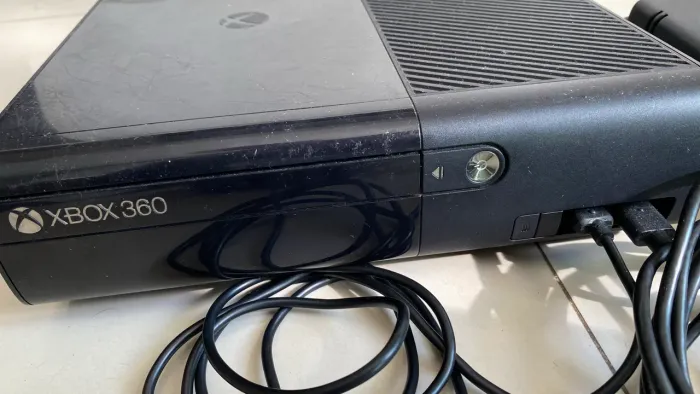 Xbox 360 Destravado + 2 Controles - Excelente Estado