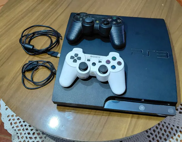 PlayStation 3 Slim - Excelente Estado (Com 2 Controles e Jogos)