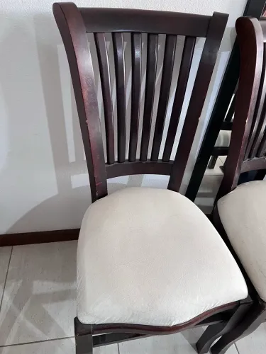 Mesa com 8 cadeiras 