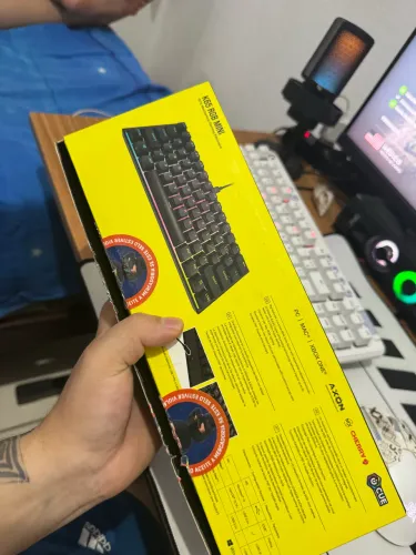 Teclado corsair k65 mini novo