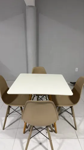 Mesa com Cadeiras