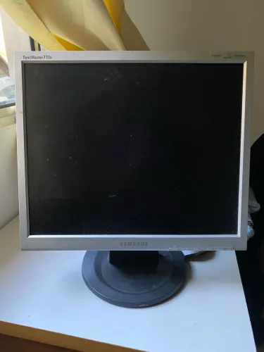 Monitor Samsung SyncMaster 713N 17?