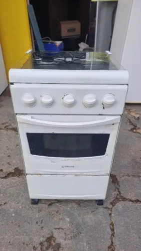 Fogão 4 bocas acendimento manual funcionando perfeitamente marcas de uso ((ENTREGO))