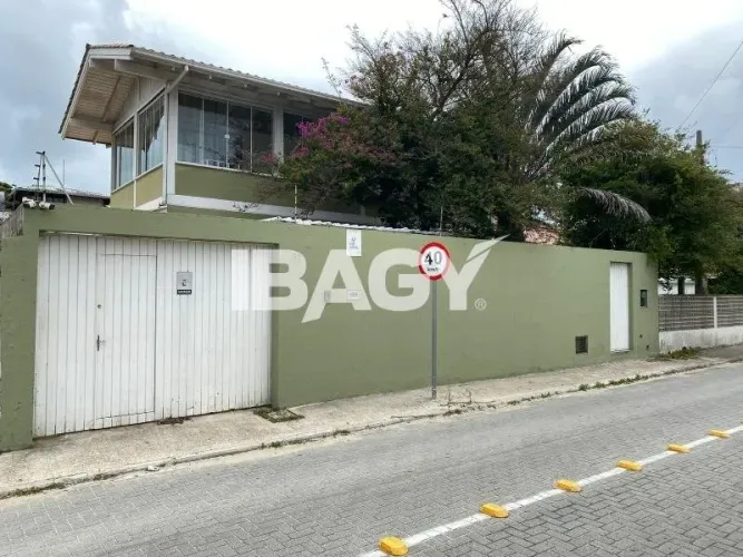 Oportunidade! Casa em Lagoa da Conceição - FLORIANÓPOLIS