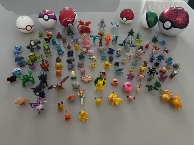 Lote 113 miniaturas Pokémon + 6 Pokebolas