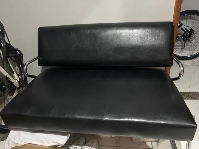 Sofá couro novo 1,10 ccm x 63 cm