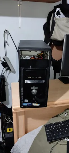 CPU 775, core 2 quad Q8300, 4gb ddr3, HD 160gb win10