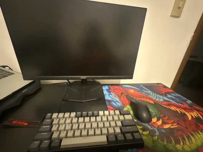 Vendo Monitor Acer Nitro 180 Hz, Mouse Pad Fallen, Teclado Aula Wing 60, Attack Shark X3.