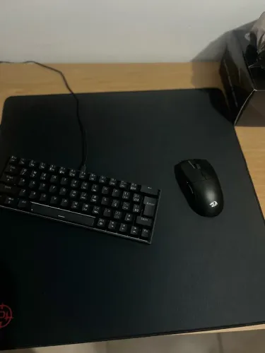 Kit Gamer Completo: Teclado Mecânico 60% Blue + Mouse Redragon Neva M815 + Mousepad TGT 50
