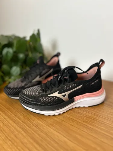 Tênis Mizuno 35 Preto com Rosa Fitness