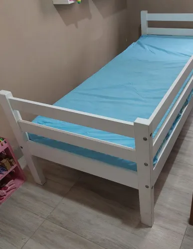 Cama 0 a 18 anos ( tamanho cama solteiro) com colchão higienizado.