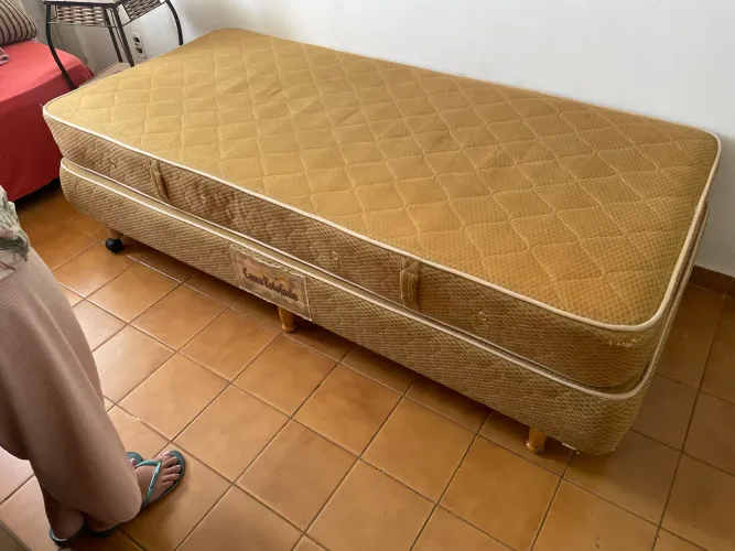 Vendo cama box solteiro  com molas 450$