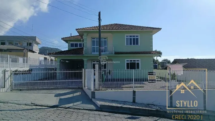 Excelente Casa de 6 dormitórios com 352,00 m² Loteamento São Sebastião