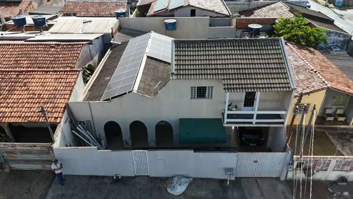 Casa sobrado à venda no CPA II com piscina, energia solar,  4 quartos sendo 2 suítes