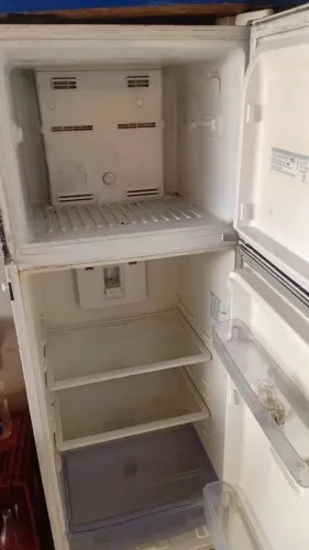 Vendo geladeira frosfree turbo 