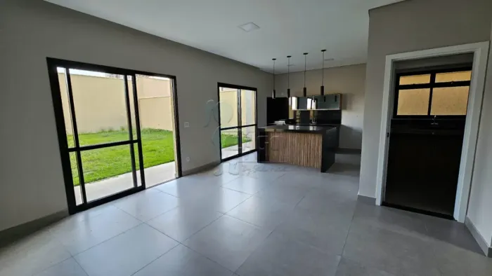 Casa de 172m² com 03 suítes à venda em condomínio - Vila do Golf