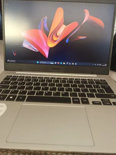 Notebook Samsung Galaxy Book Go - Leve, rápido e ideal para estudos e trabalho.